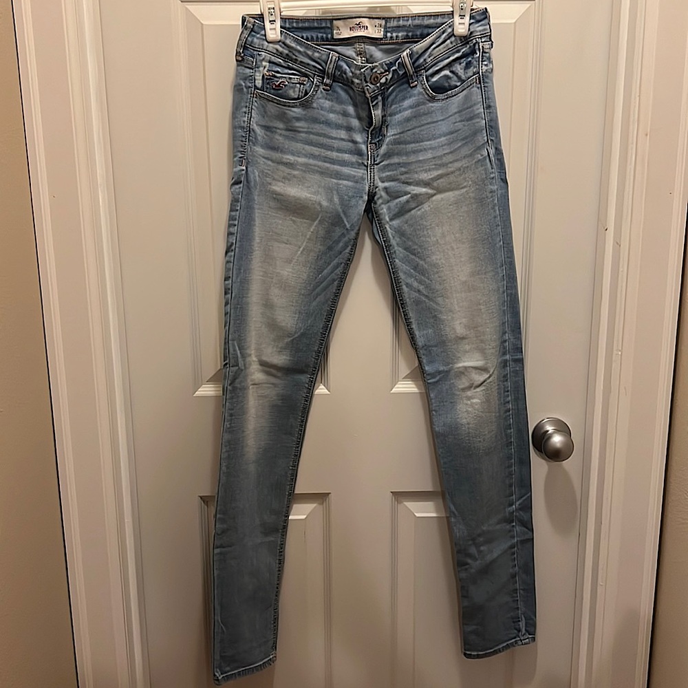 Hollister 7 long skinny jeans Preowned in great condition.